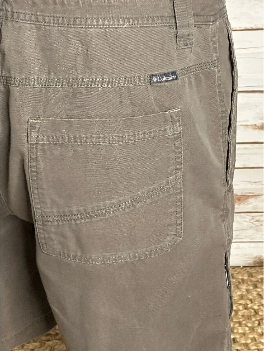Columbia Omni-Shield khaki-grey cotton utility cargo shorts Size 40 gorpcore
